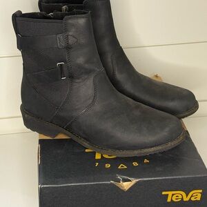 Teva Ellery Ankle Boots 6.5